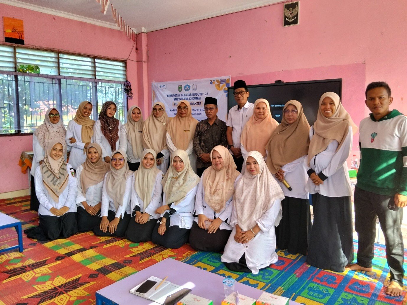 SMP NEGERI 23 DUMAI GANDENG DR. H. RASYIDI, M.Pd.I., GEBER PELATIHAN KARAKTER: SIAPKAN GENERASI EMAS YANG BERAKHLAK DAN BERMENTAL TANGGUH!